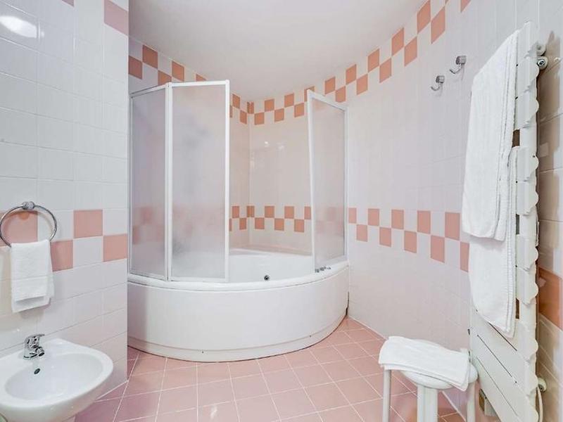 9CB2DFD3FBB1AEA81F1C3370A996E7AF