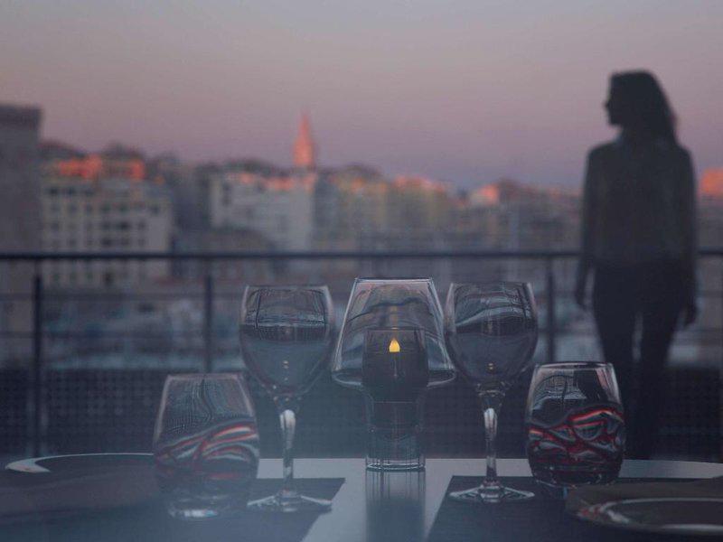 8BD421B5F63048ABE7406FAD35AE5D0A