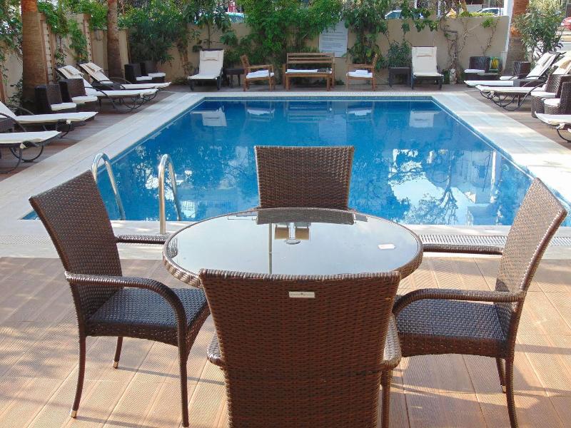 15E0EEC0BFCF060DC3A452AED0D49068