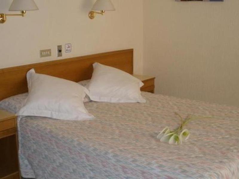 69F22E3B6F7FF3B3C033FEC7FAE46BE9