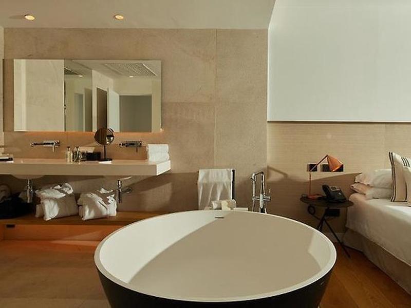 218D8DBECB363047940FF858B5218218