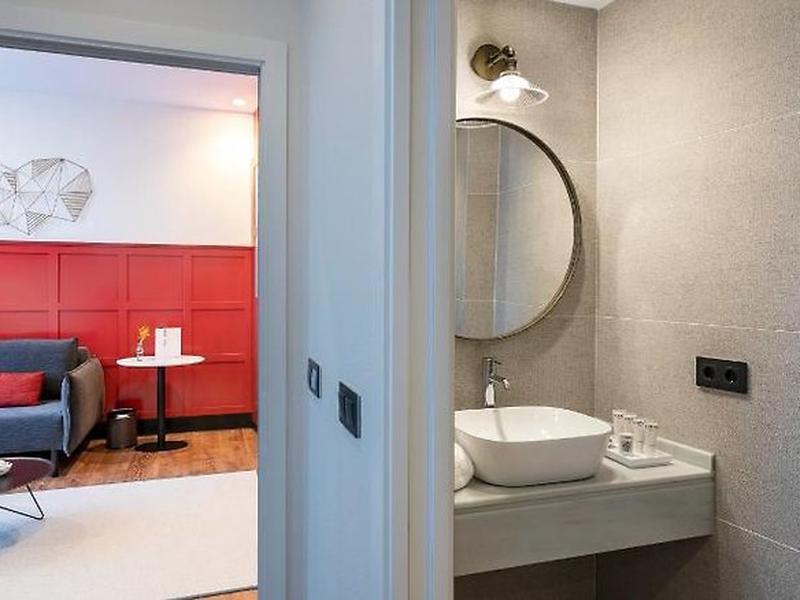 CDB16D8DD1846A1B73D7A8AF0E24CEEA