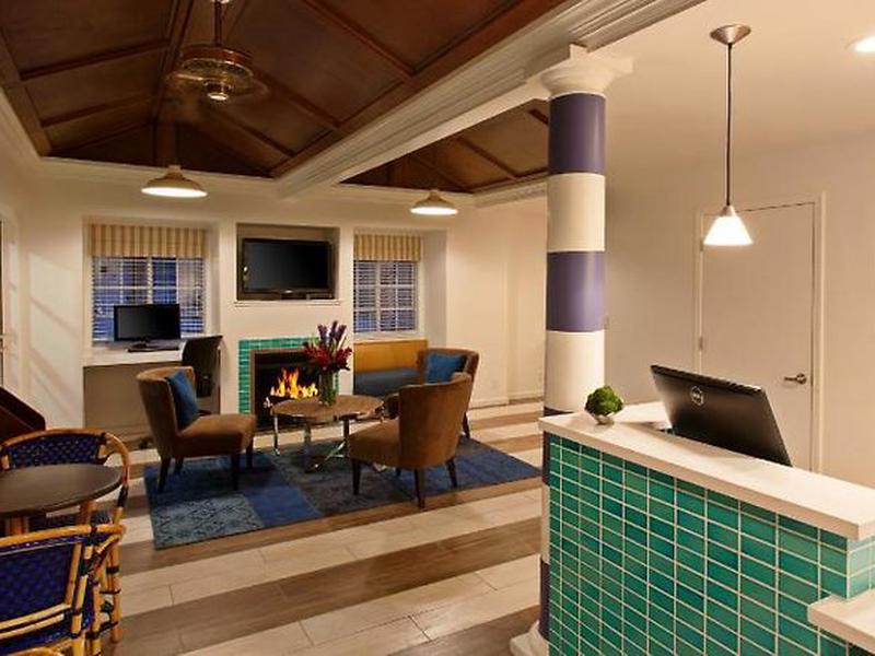 BF47CBC1BEE8E544068BA69A79A40F35