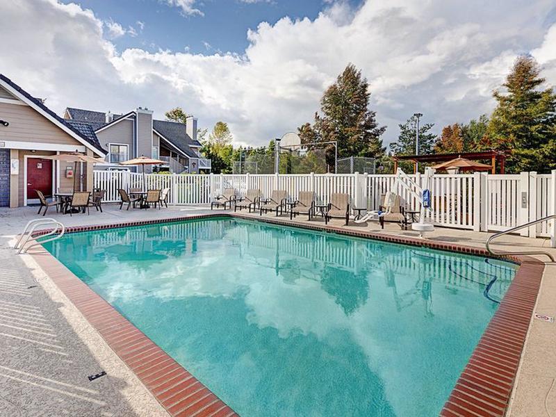 00492ED53933C6A4F85683DD8284F0E6