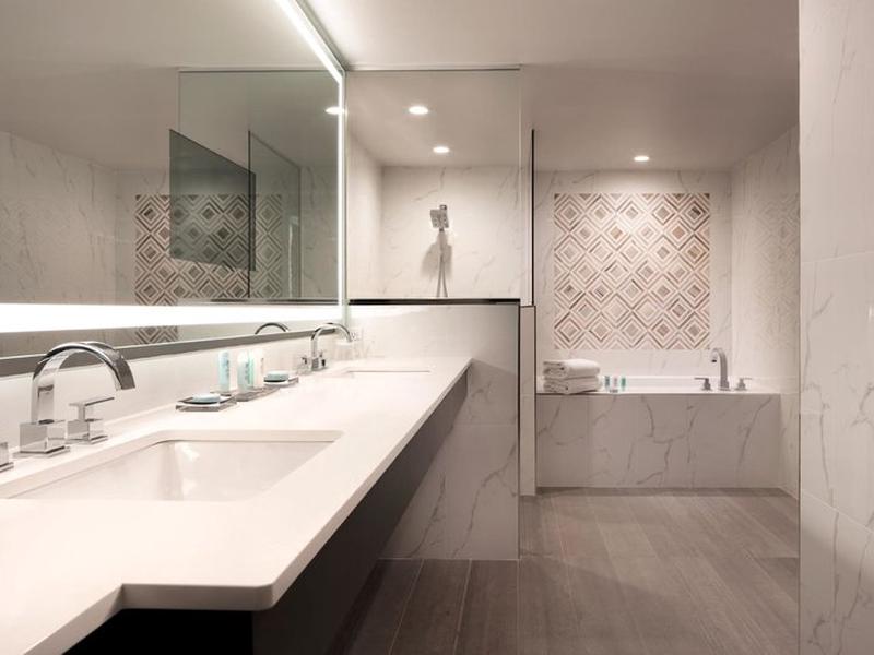 A93AD3E44B7EC040D12E028F8CFDF3CE