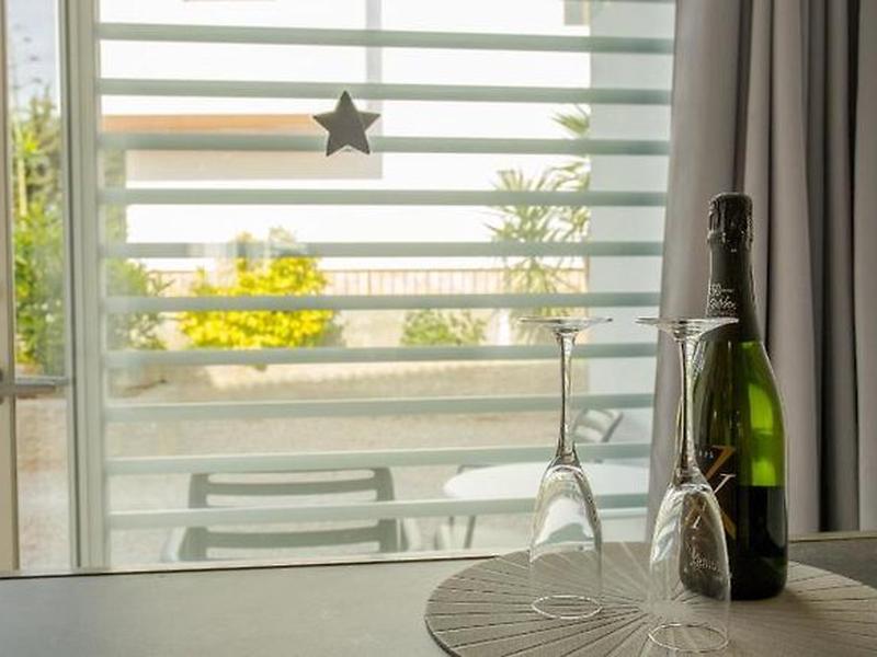 1C76D8E0651F6131B1BE33C894EEAD3A