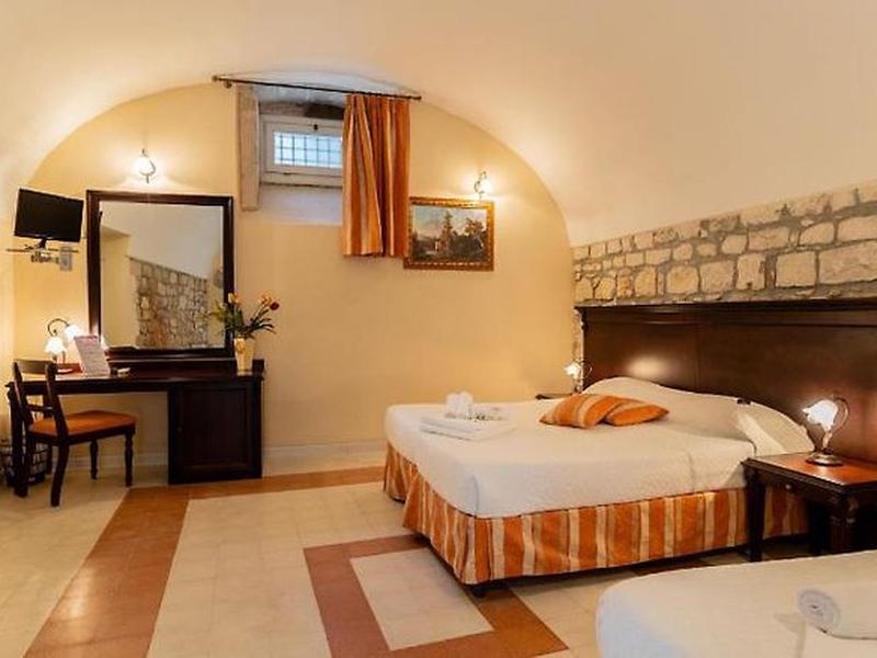 121C6AFD281A5DD080A26D1E99E2A5C9