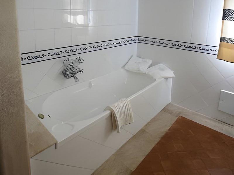 E22937E9E14253D01BFEE6853E9120EC