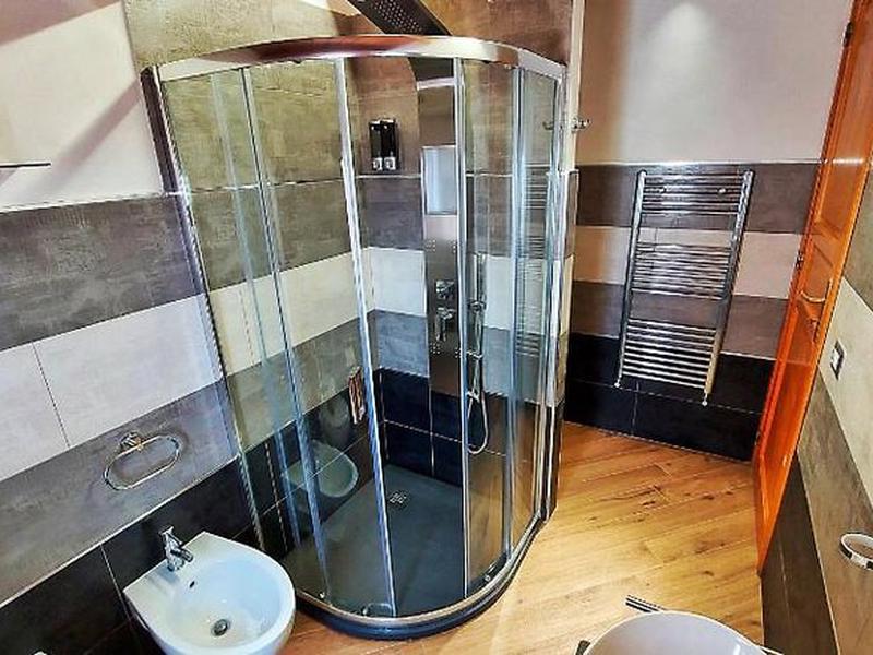 1D61CD8AB13AF65F4F4490042C521D56