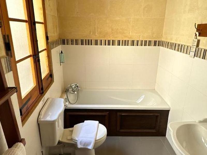 A10F33F55EC04E68990E6FB627FCDE3C