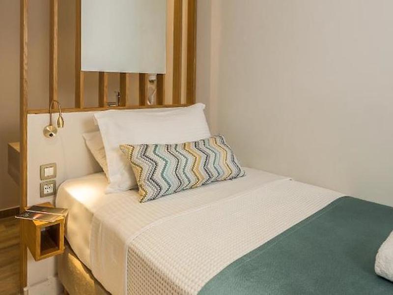 D8FE4C810E8DE1C5C3B27421AC9E9B46