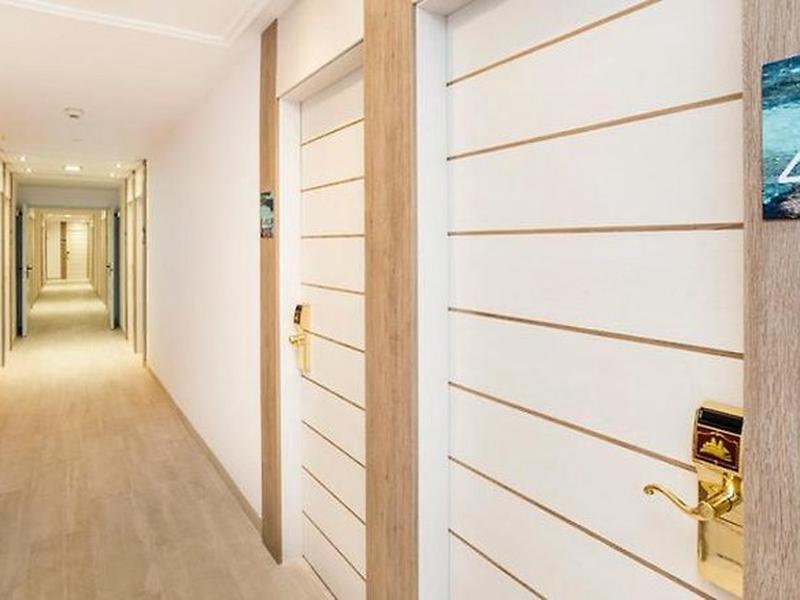 611067C2E2D585DD9F40870FF82A6E53