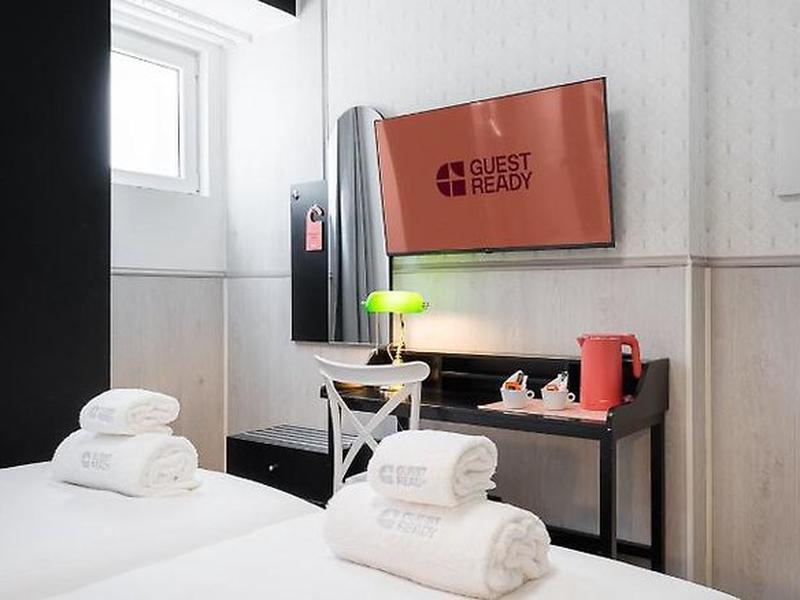 37958C46206E762570D2F2E5A93818EB