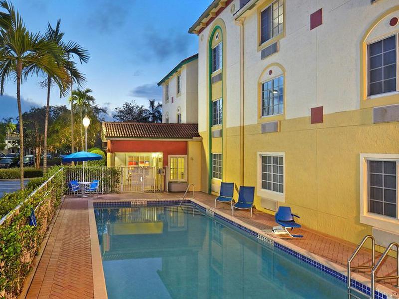 F81DED9FC457BEB49F011E74C4A06C94