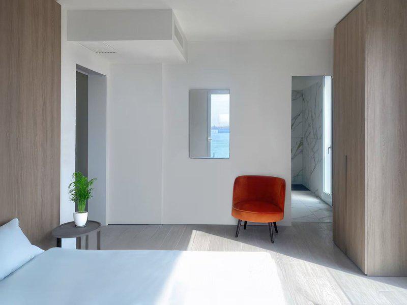 8DB7898C3069886F134BED14D55F70E3