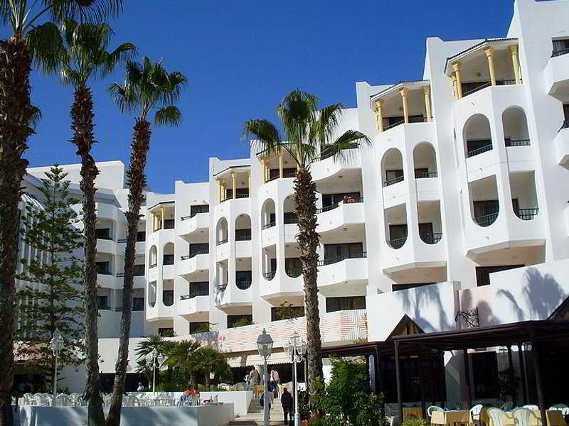 2F83030DC4D77B7778F00DE3FC2F2D2C