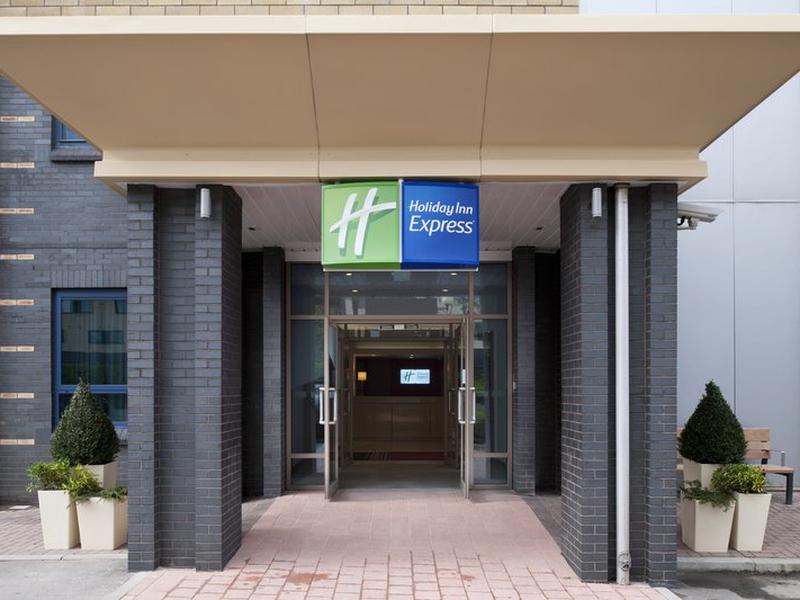 379AD0CE40E4D0B1384AE26C8D1CF575