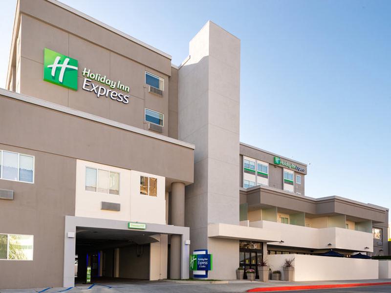 Holiday Inn Express & Suites Los Angeles Downtown West