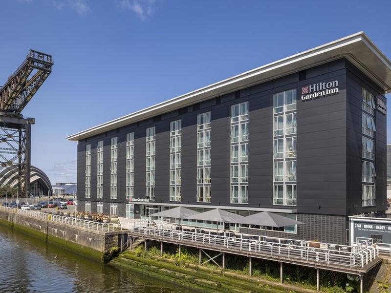 E17B3233986A148AEA681814569A2BFF