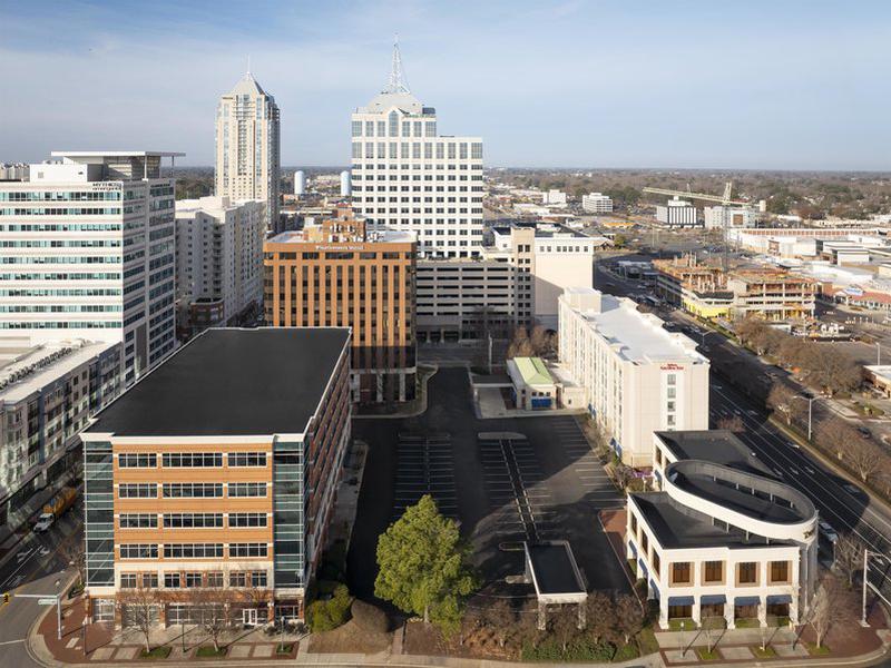 DE7B544CF94E968F6A3D24649DCC161E