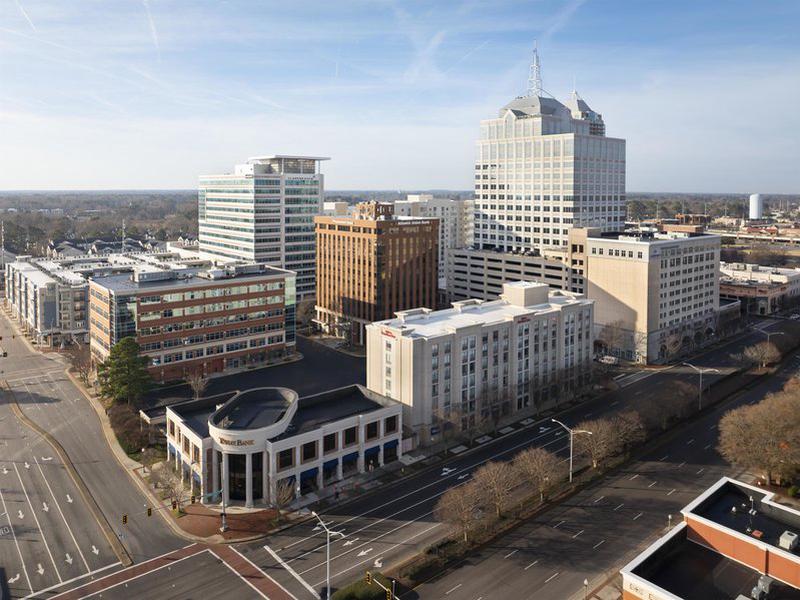 9886F68BE90785673A3701D170F6F66B