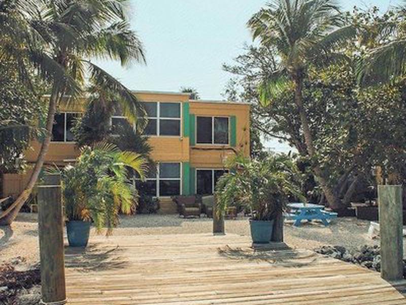 Captain Pip's Marina & Hideaway