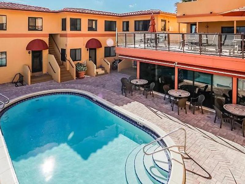 Hollywood Sands Resort