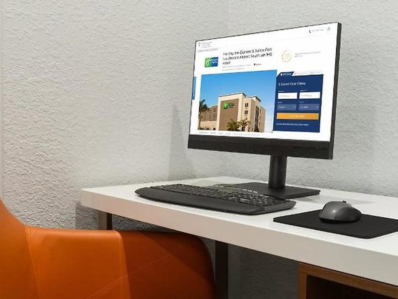 Holiday Inn Express & Suites Fort Lauderdale Airport South by IHG