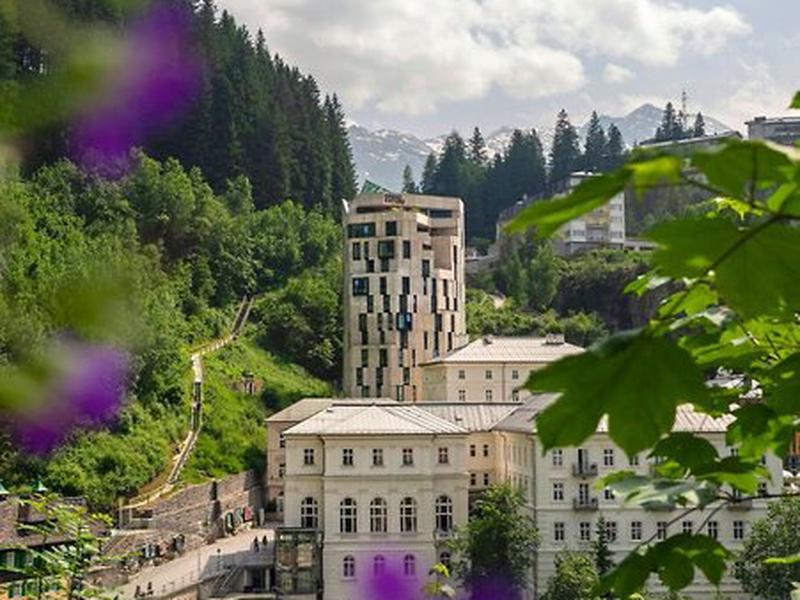 Urban Nature Bad Gastein - Badeschloss