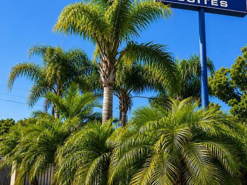 Burbank Inn and Suites