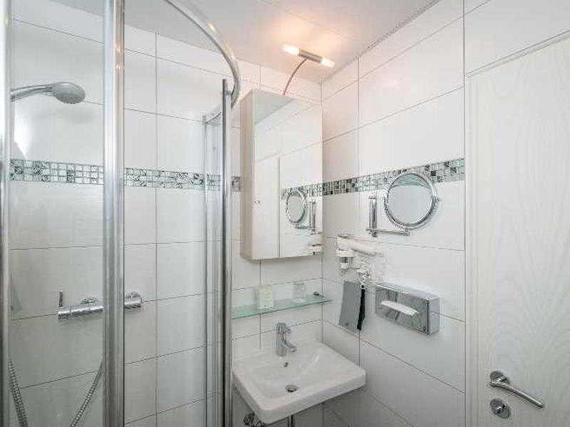 B7BDF77C4907E7B8FC25F292F17D941E