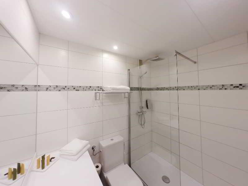 CBE1C389017D8AFB188E79B1437912E1