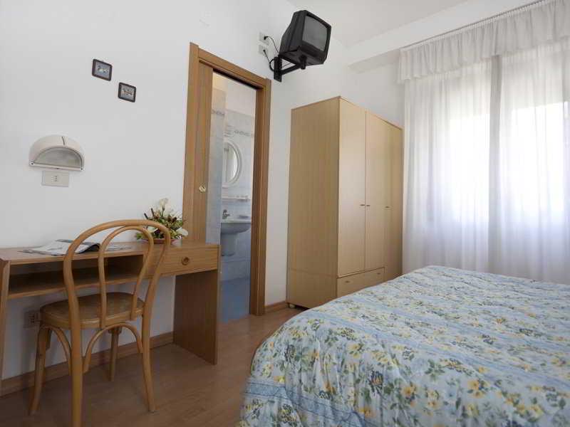 B4AE46AF6F0047B7BE638E00669E6E64