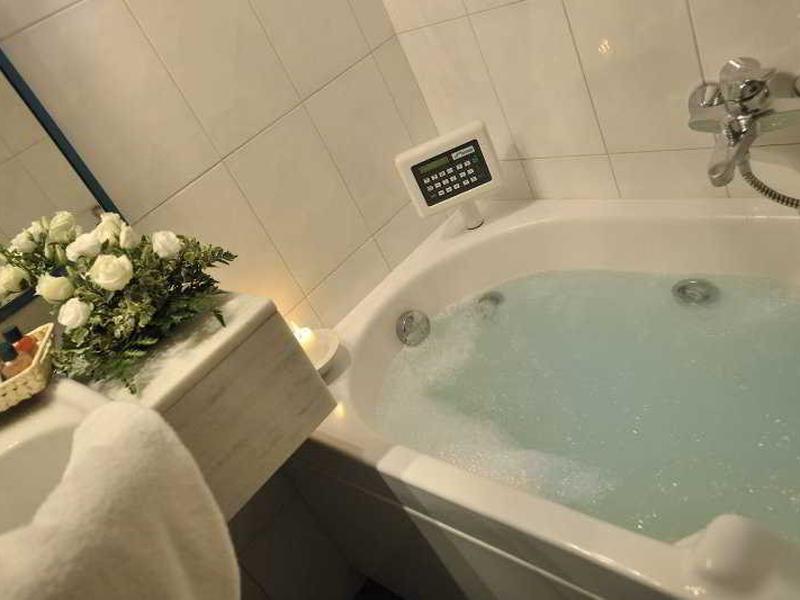 AE9E4B47A663E8AC47A923D4F30299AC