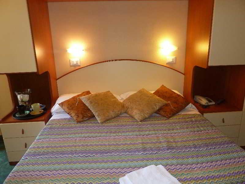 6989A1E13B37BEC4EDEE415E53282130