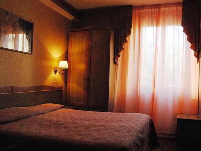 8AC80A0F188AC353D48173DF2A68B477