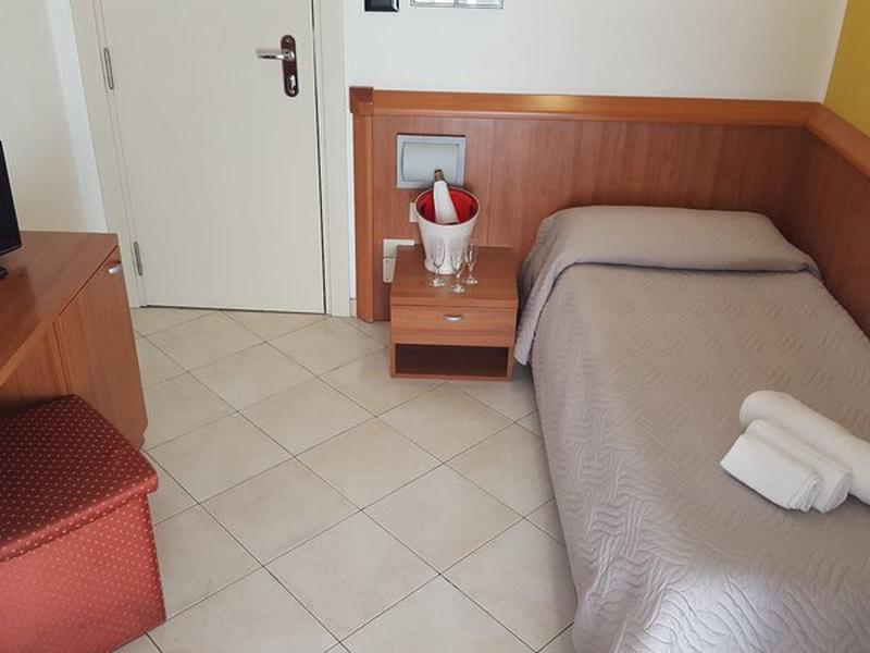 9CEB316FE98AC21CC7F85ACDE7B6D9DA