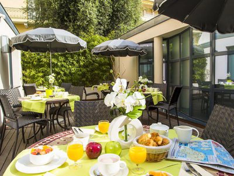 426CEF9F939936CC73E039A527F4DE83