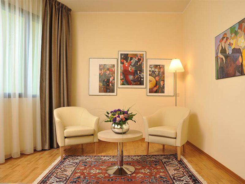 39BEE505C9BB9B00FD2C5E98487D746D