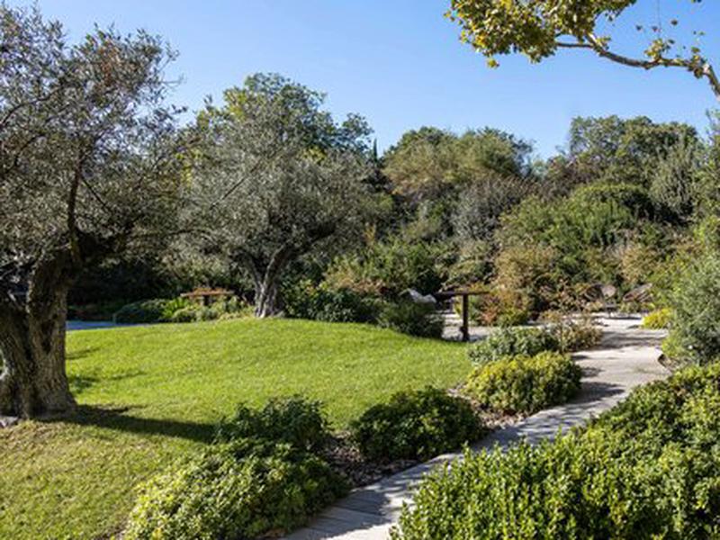 0DE2400F4F2DBB35E56D041D03B1ABAA