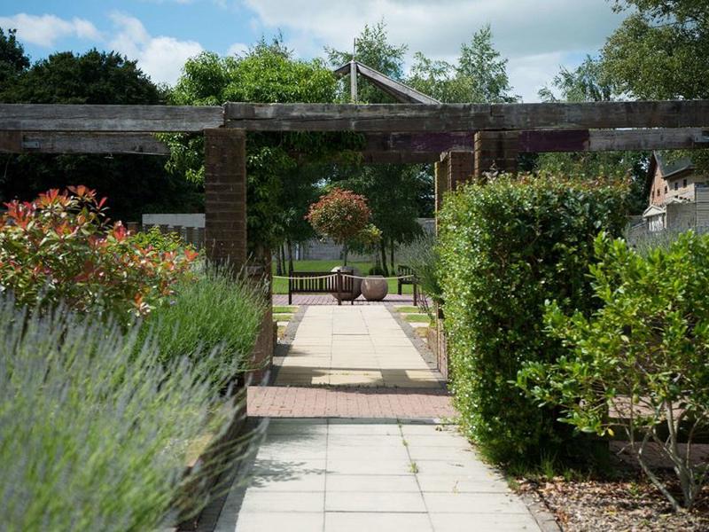 C79530EE5569F28C1A14E17DB8FCF2BE