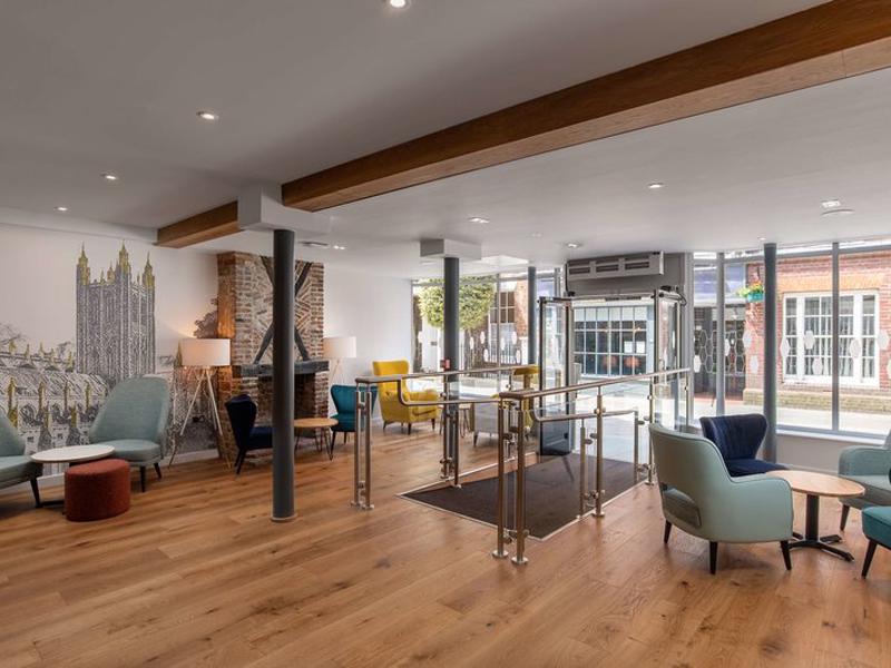 27CEEB582A0B950D3541B8425D1205E9