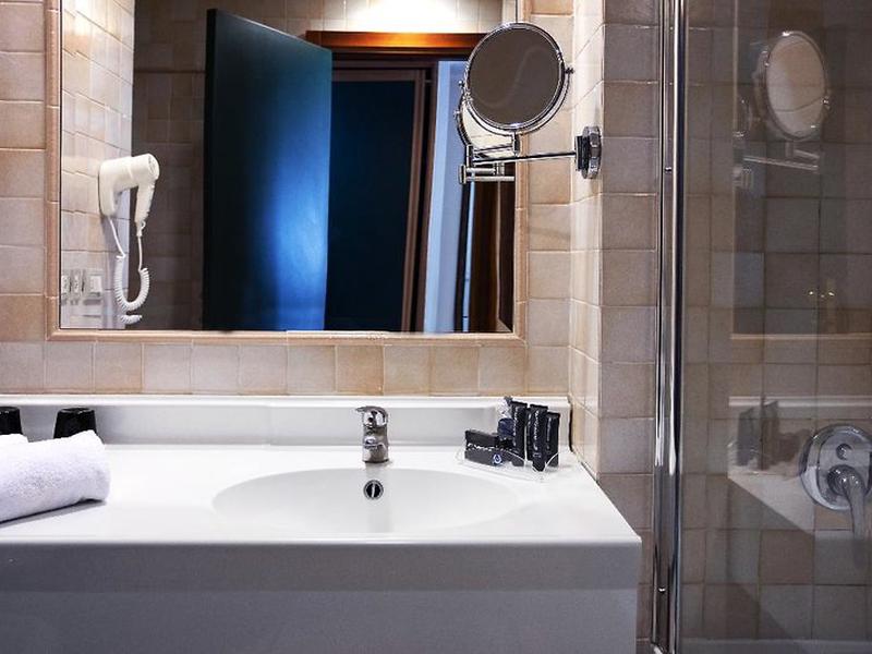 A8819A1CFF109394F25DBFF6ED80AE00