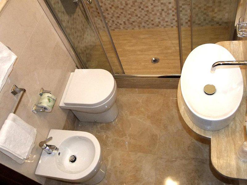 052EB8A417BB160D144F53409C05D3DA