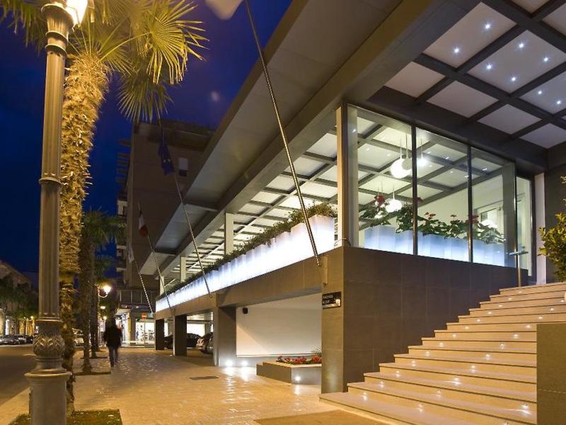 D4FC2D0F0EEFFA92F6758D89A04B39F1