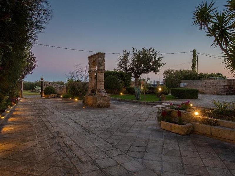 FA8E35A2A8D89BD83BBF50CD9E26A753