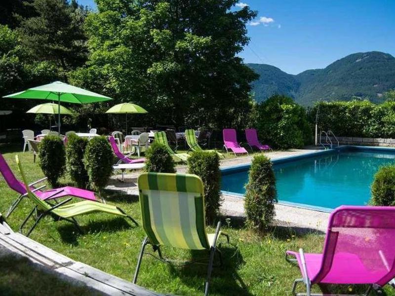 FDE1D33D5DCED9B0F2D39AD2CA89E24A