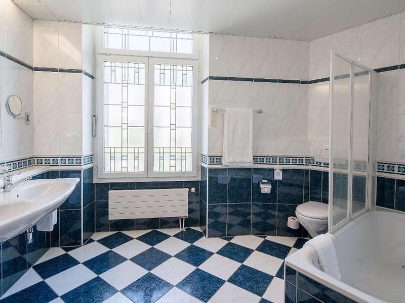 56D1BC386AA430E14738D50ED91A28D6