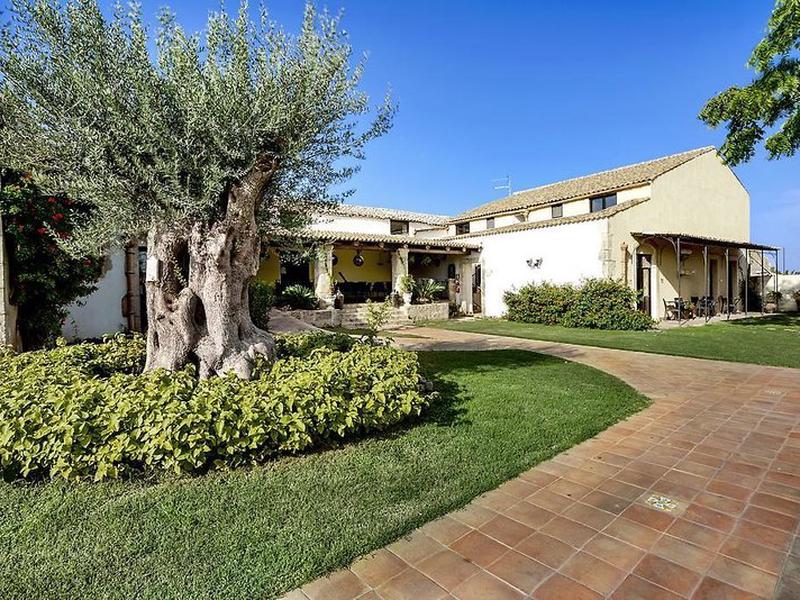 318AAA26AE30EF19524A683863BD5EEF