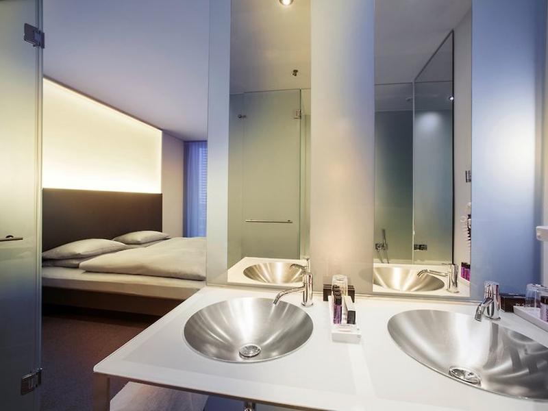 A29B6DBDC4845B2F1481CA4345A7C6F8